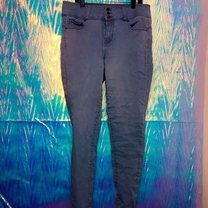Skinny jeans light blue